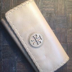 Tory Burch tan wallet